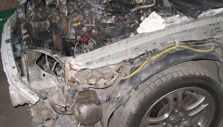 Унищожена е електрическата инсталация в двигателния отсек на колата / Снимката е илюстративна Унищожена е електрическата инсталация в двигателния отсек на колата / Снимката е илюстративна