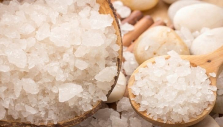 Мислим си, че солим манджите си, а то ги гарнираме с пластмаса