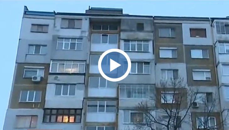 Когато вали, в домовете на хората тече вода, гният им тапетите, дори... падат полилей