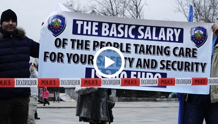 Въпреки обещаните 100 милиона лева за заплати, униформените излязоха на протест