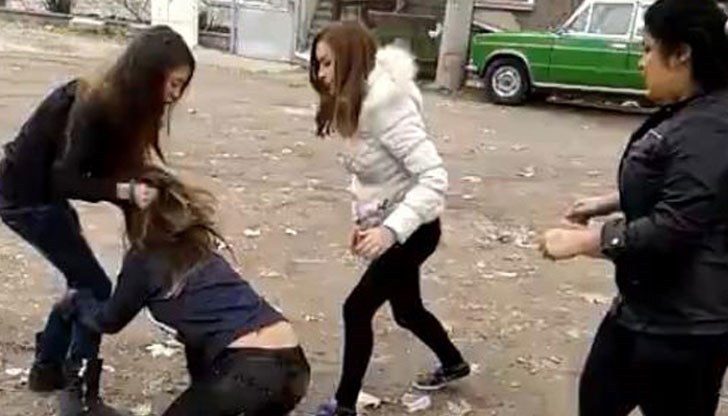 Зверски бой между шестокласнички потресе родители и учители / Снимката е илюстративна