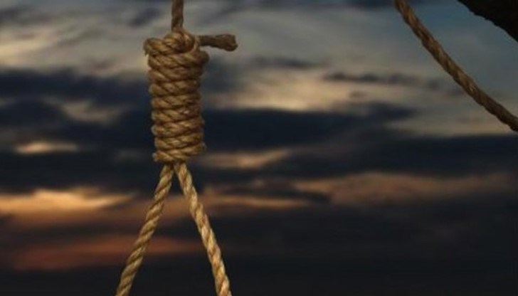 Пловдивчанка намери брат си обесен, 39-годишният Петьо също избрал въжето и Петя е сложила край на живота си по този начин Пловдивчанка намери брат си обесен, 39-годишният Петьо също избрал въжето и Петя е сложила край на живота си по този начин
