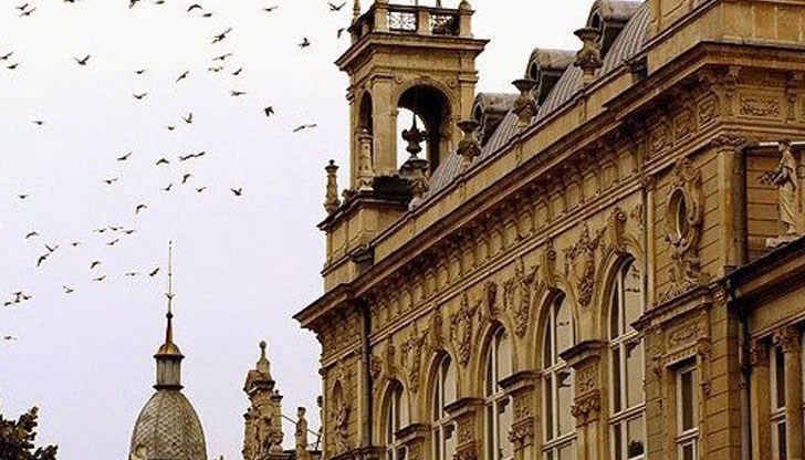 Спектаклите са всяка събота от 11 часа,  а за родителите театърът е подготвил и изненада