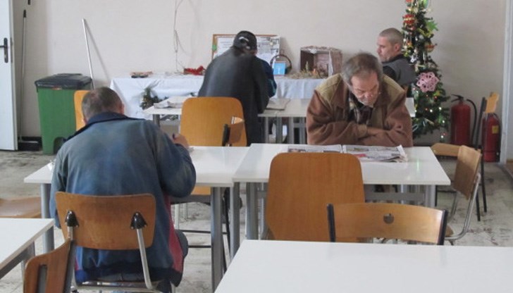 Ръководството на приюта изненада обитателите с празнична трапеза Ръководството на приюта изненада обитателите с празнична трапеза