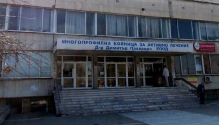 Нападателят му нанася кроше в лицето, след което изчезва Нападателят му нанася кроше в лицето, след което изчезва