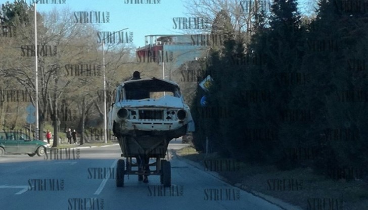 Колата не била прикрепена по никакъв начин и всеки момент можела да изпадне