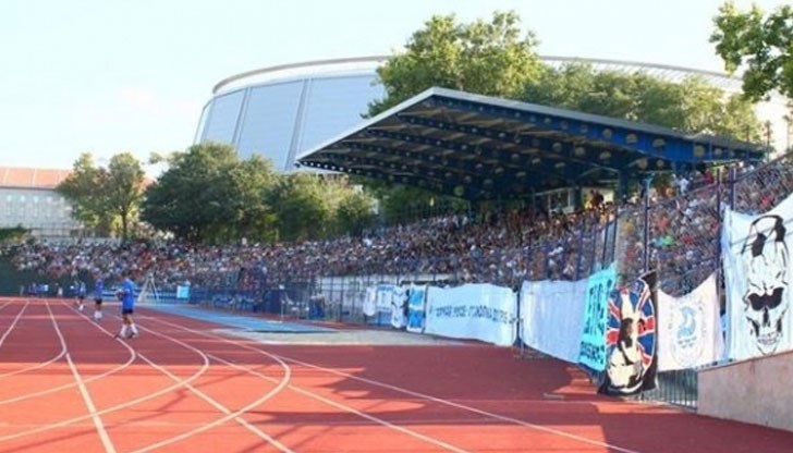 Ще сложат и козирка над два сектора Ще сложат и козирка над два сектора