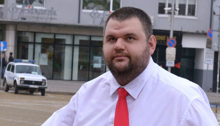 Хората ограбили страната ни, вече са под светлината на прожектори и това ги е изнервило до краен предел Хората ограбили страната ни, вече са под светлината на прожектори и това ги е изнервило до краен предел