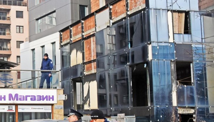 Полицаи са иззели всички записи от охранителни камери от района