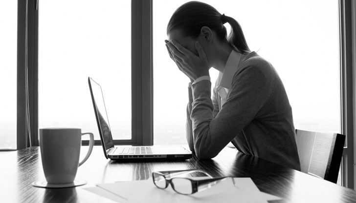 Русенец пита: Законно ли е да имам два трудови договора с по шест часа на ден, или единият да е шест часа на ден, а другият да е четири часа на ден в петдневна работна седмица? Русенец пита: Законно ли е да имам два трудови договора с по шест часа на ден, или единият да е шест часа на ден, а другият да е четири часа на ден в петдневна работна седмица?