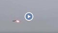 Кадри от момента, в който зенитна ракета улучва руски самолет