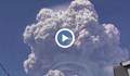 ЧЕРВЕН КОД: Вулкан изригна на остров Суматра