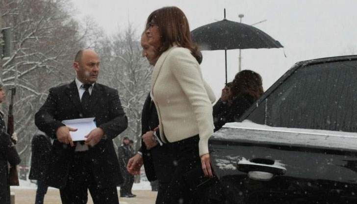 Две патрулки се опитали да спрат автомобила, тъй като шофьорът не се е подчинил на стоп-палката Две патрулки се опитали да спрат автомобила, тъй като шофьорът не се е подчинил на стоп-палката