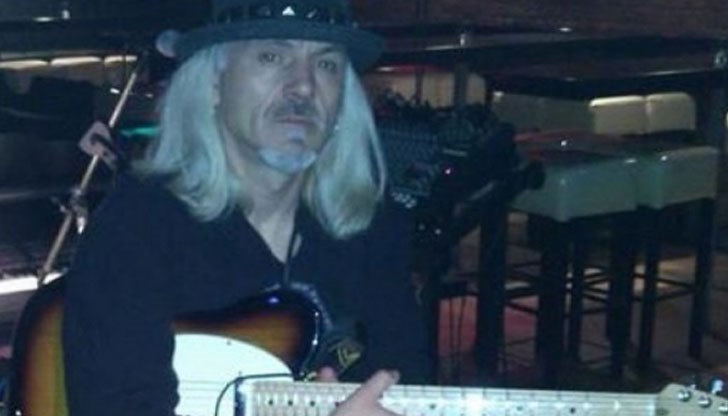 Музикантът е писал и текстове на песни на БТР