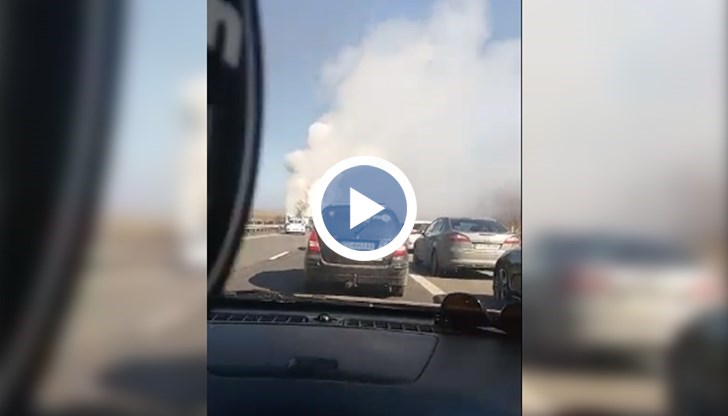 Движението е блокирано и в двете ленти