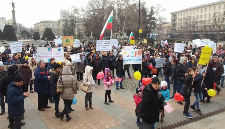 В протеста са участвали стотици души от различни сфери на обществото