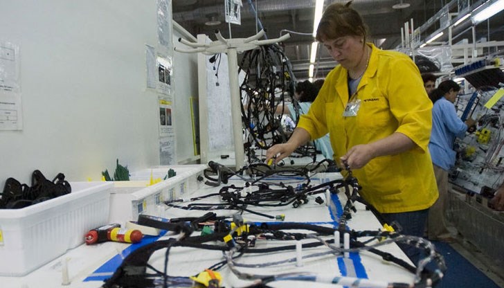 Заводът въведе и бонус система, която е обвързана с липсата на отсъствия от работното място Заводът въведе и бонус система, която е обвързана с липсата на отсъствия от работното място