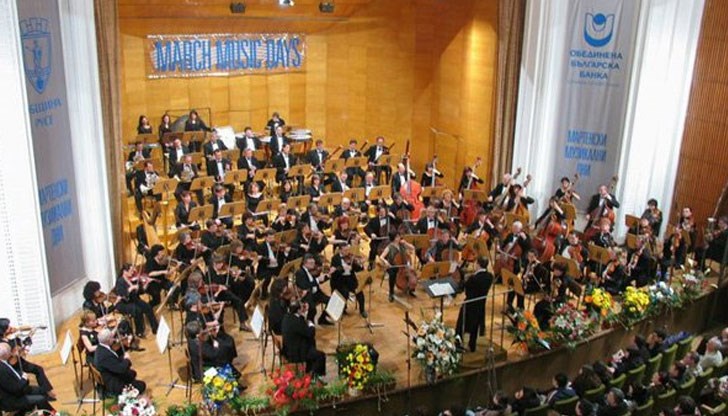 40 събития, серия от фестивални дебюти, творби и сценични партньорства, разнообразие от оркестрови и ансамблови концерти, 12 световни и български премиери