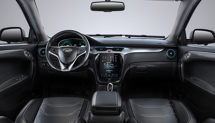 Новият китайски електромобил попада в сегмент C по европейската категоризация