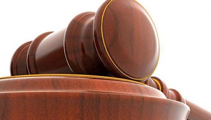 Бащата обжалва наказания, наложени на  тийнейджъра от училищното ръководство