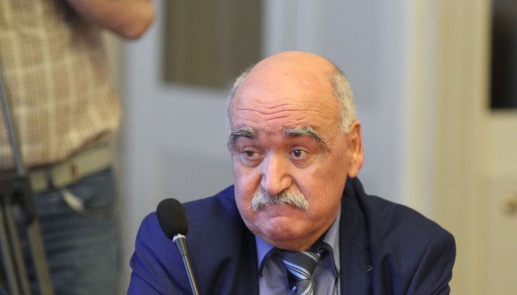 Кирил Плочев твърди, че заради големите дългове чуждите болници отказват лечение на българи, но Ананиев казва, че няма такава информация Кирил Плочев твърди, че заради големите дългове чуждите болници отказват лечение на българи, но Ананиев казва, че няма такава информация