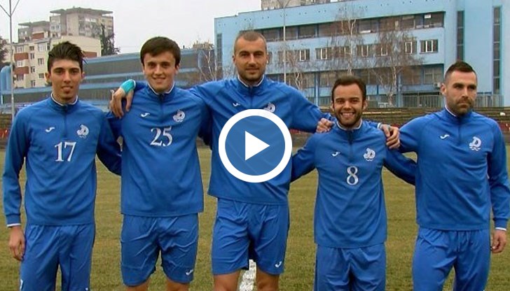 Договори са подписани с четирима футболисти– двама чужденци и двама българи