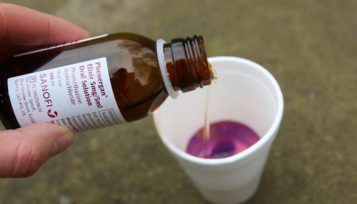 Сироп с лилав цвят водел до еуфория и неадекватност Сироп с лилав цвят водел до еуфория и неадекватност