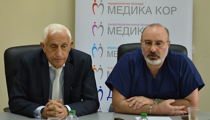 Повече от 40 години проф. Хаджийски работи  в областта на пластичната хирургия и изгарянията, като лекува деца и възрастни