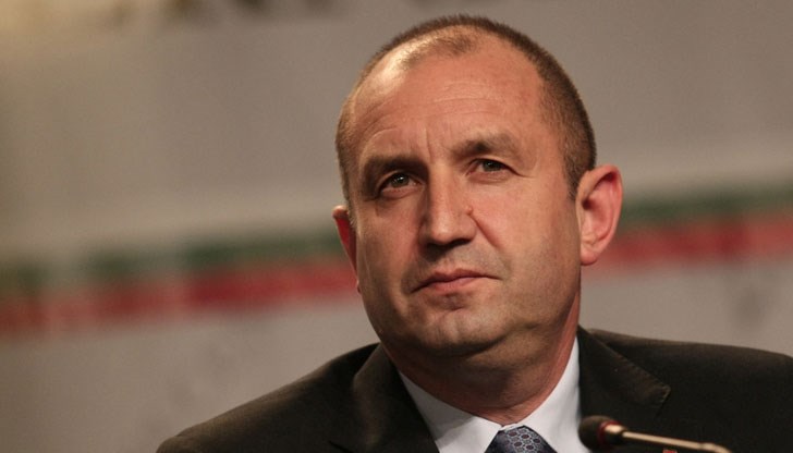 С огромно съжаление научавам новината за тежката катастрофа на руския пътнически самолет край град Москва, в резултат на която са загинали пътниците и екипажът му, пише държавният глава в своето послание