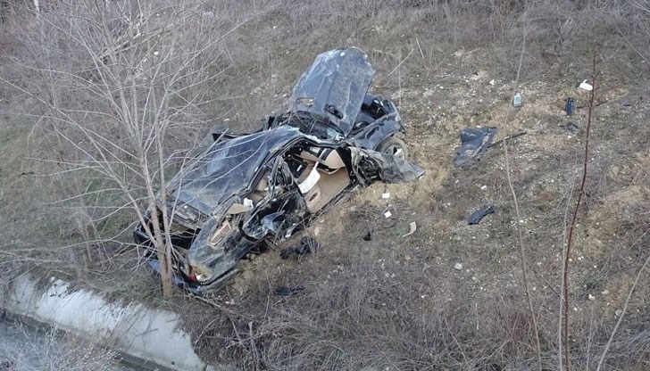 Шофьорката се е преобърнала с БМТ-то си и е изпаднала от него