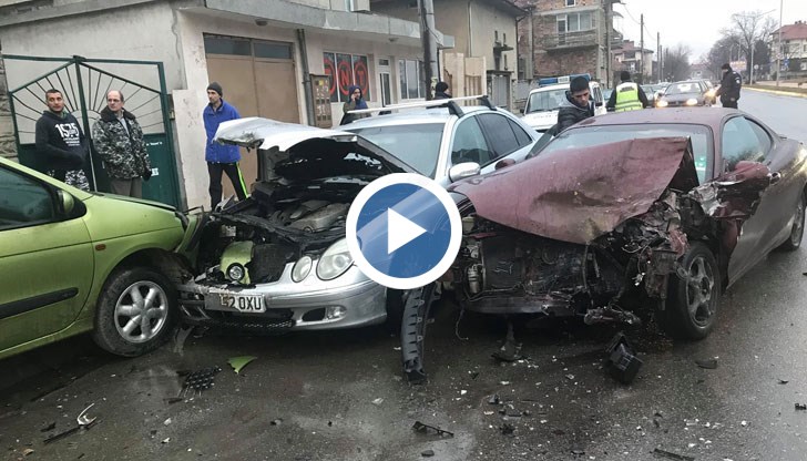 18-годишен шофьор помел три коли, паркирани до детска градина