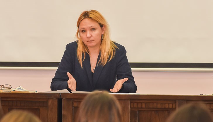 „Законът и непълнолетните“ дискутираха съдия и ученици