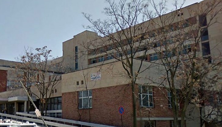 Мъжът налетял на бой на медсестра, лекарка и полицай, псува, уринира в леглото Мъжът налетял на бой на медсестра, лекарка и полицай, псува, уринира в леглото