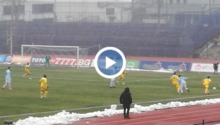 "Драконите" постигнаха първа победа срещу тима на Божидар Митре с 2:0