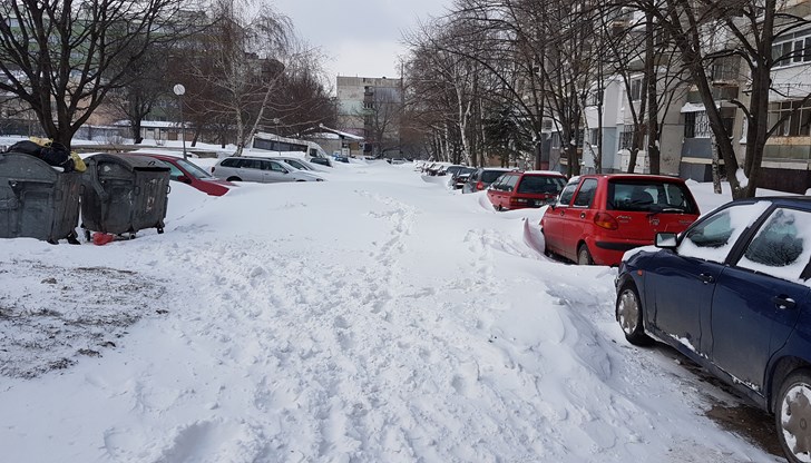 Два дена не е минавала машина да почисти улицата