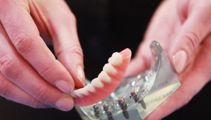 Пенсионерите ще имат право на безплатни зъбни протези