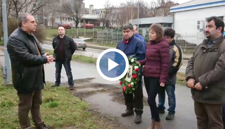 Представители на ВМРО - Русе положиха венци пред паметника на Воеводата