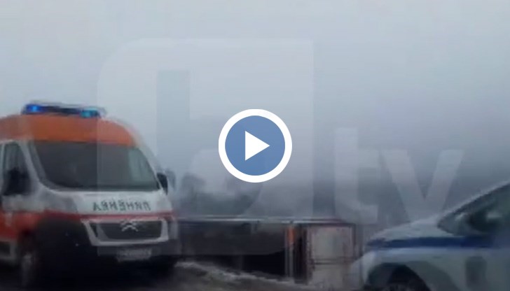 Камионът се е обърнал в близост до село Новачене