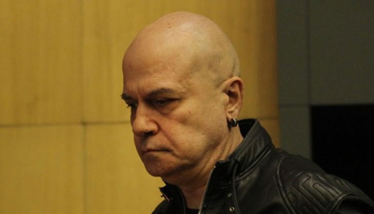 Той предупредил, че на 1 март тази година ще отиде в НДК и ще заколи тв водещия Той предупредил, че на 1 март тази година ще отиде в НДК и ще заколи тв водещия