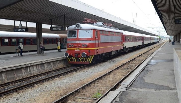 До момента 40 гари издават новите билети До момента 40 гари издават новите билети