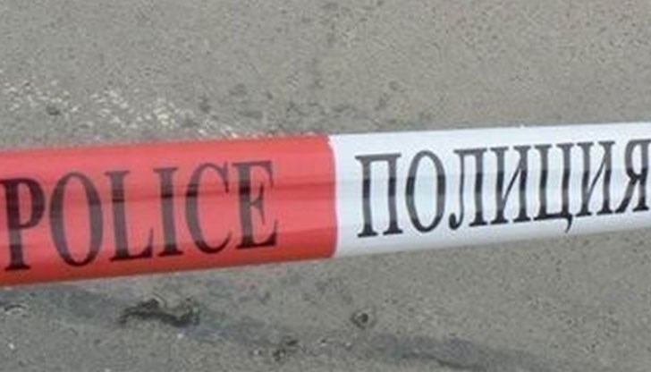 Мъжът е на видима възраст около 50, а жената на 40 Мъжът е на видима възраст около 50, а жената на 40