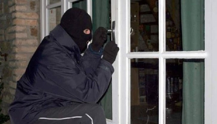 За престъпленията е сигнализирано тази нощ около 02:00 ч. За престъпленията е сигнализирано тази нощ около 02:00 ч.