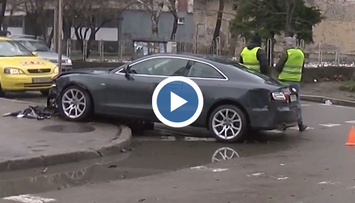 По чиста случайност на тротоара и пред павильона не е имало хора