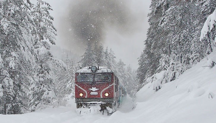 Причината е навявания и образуване на преспи по линията / Снимката е илюстративна Причината е навявания и образуване на преспи по линията / Снимката е илюстративна