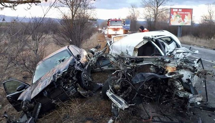 Петима души са пострадали при катастрофата между „Рено Меган” и „Ягуар”