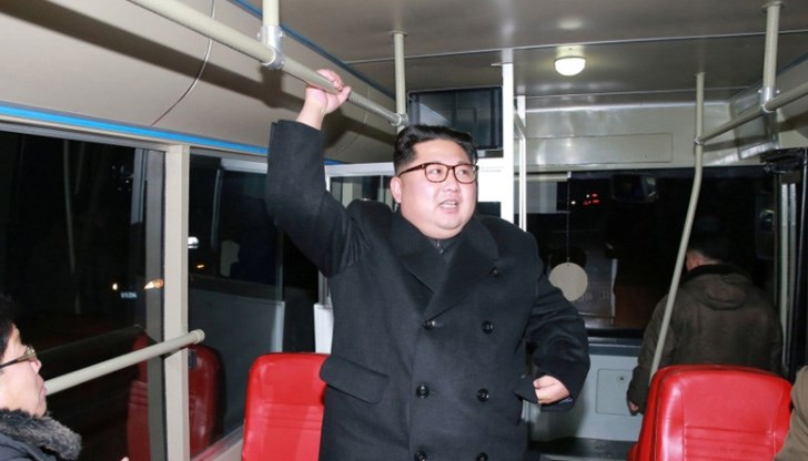 Лидерът на Северна Корея се качи в тролейбус