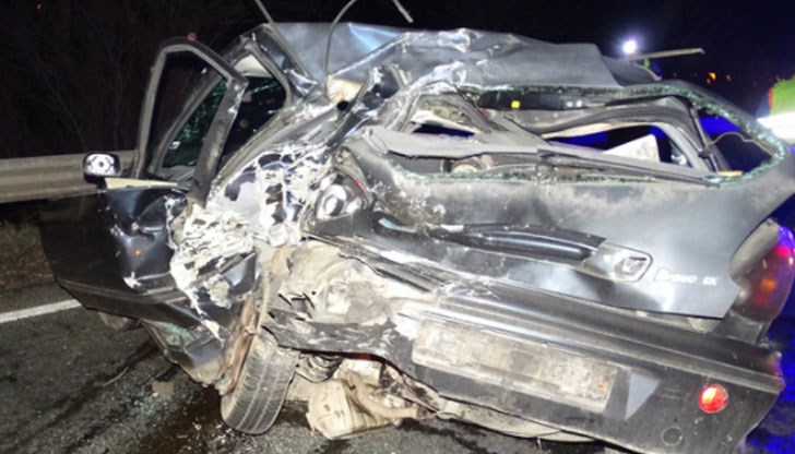 Двама пострадаха при удар между ТИР и Фиат