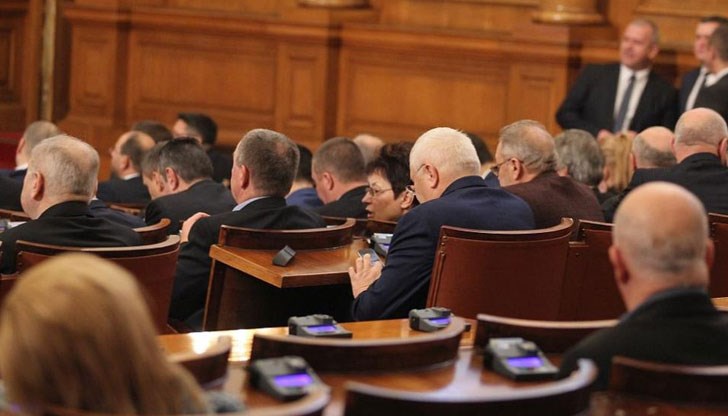 Кой трябва да получава най-висока заплата в България?