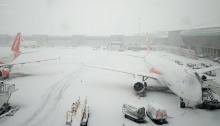 Невиждана снежна буря парализира града Невиждана снежна буря парализира града