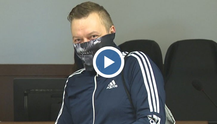 Нарече битата от него лекарка "около 50 годишно голямо (изглеждаше като разярена мечка) същество (в случаят посочено като жена)"